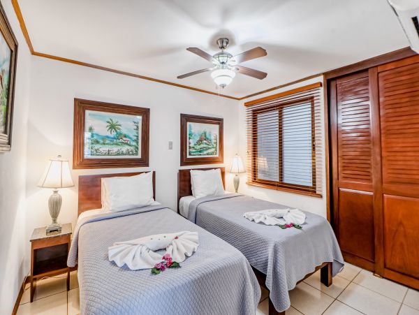 Oceanfront Vacation Gem in Flamingo Beach Sleeps 4 Guests