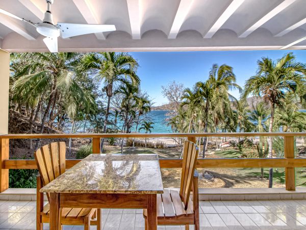 Oceanfront Vacation Gem in Flamingo Beach Sleeps 4 Guests