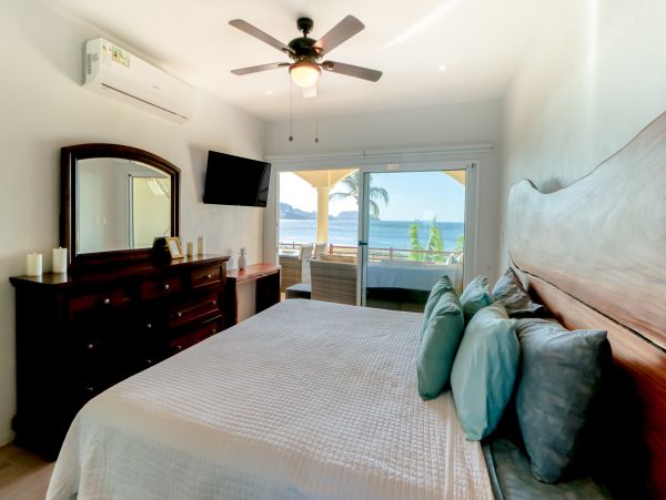 Playa Flamingo Condo 1021035