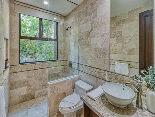 Stunning Coastal Oasis in Guanacaste Near the Beach