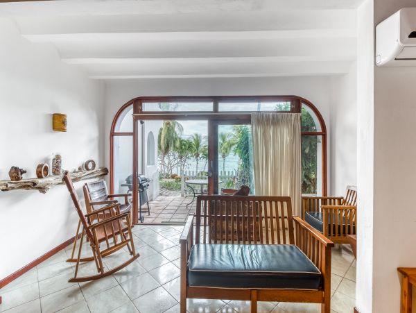 Playa Flamingo Home 1021067