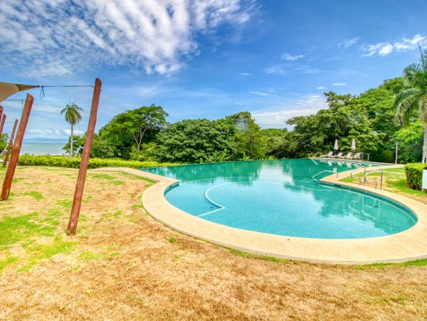 Lovely Ocean View Condo in Tarcoles Sleeps 6