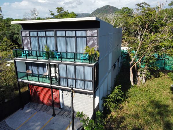 Ground-Floor Unit with Pool & Outdoor Dining Walk to Beach