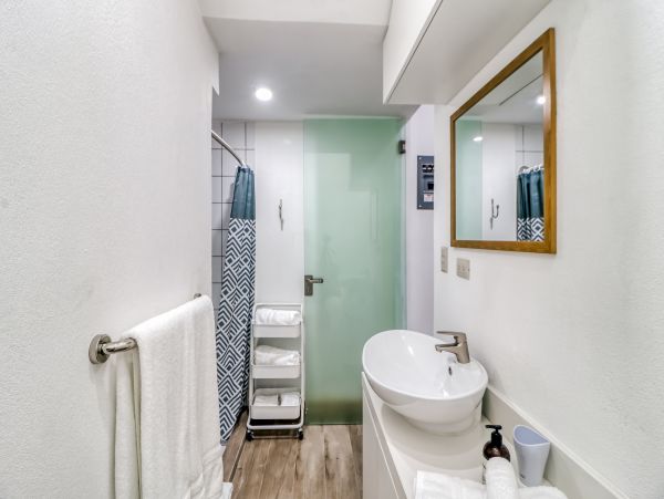 Ground-Floor Unit with Pool & Outdoor Dining Walk to Beach
