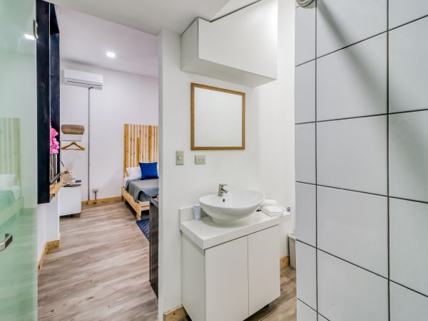 Ground-Floor Unit with Pool & Outdoor Dining Walk to Beach