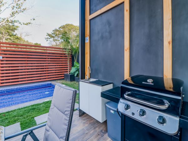 Ground-Floor Unit with Pool & Outdoor Dining Walk to Beach
