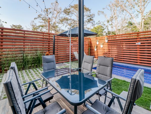 Ground-Floor Unit with Pool & Outdoor Dining Walk to Beach