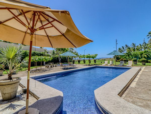 Coastal Estate with 6 Bedrooms & 2 Pools in Puntarenas