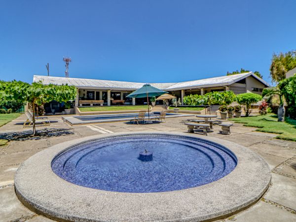 Coastal Estate with 6 Bedrooms & 2 Pools in Puntarenas
