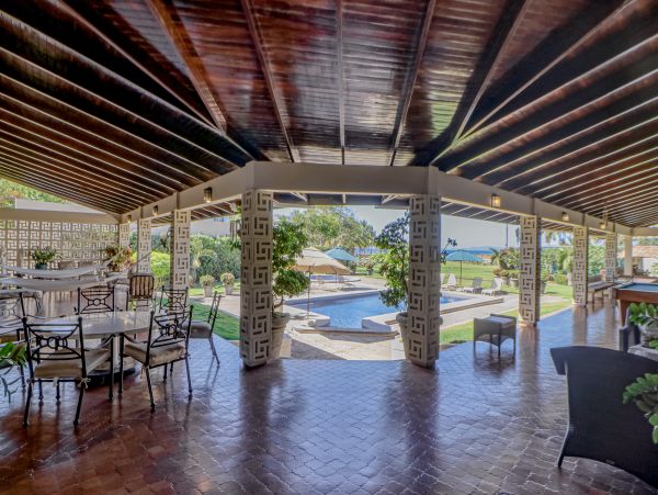 Coastal Estate with 6 Bedrooms & 2 Pools in Puntarenas
