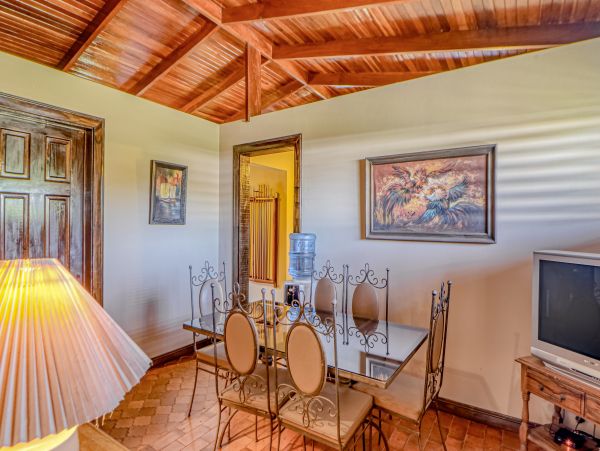 Coastal Estate with 6 Bedrooms & 2 Pools in Puntarenas