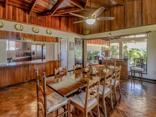 Coastal Estate with 6 Bedrooms & 2 Pools in Puntarenas