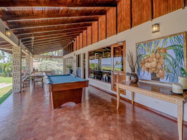 Coastal Estate with 6 Bedrooms & 2 Pools in Puntarenas