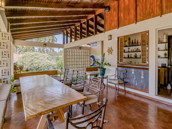 Coastal Estate with 6 Bedrooms & 2 Pools in Puntarenas