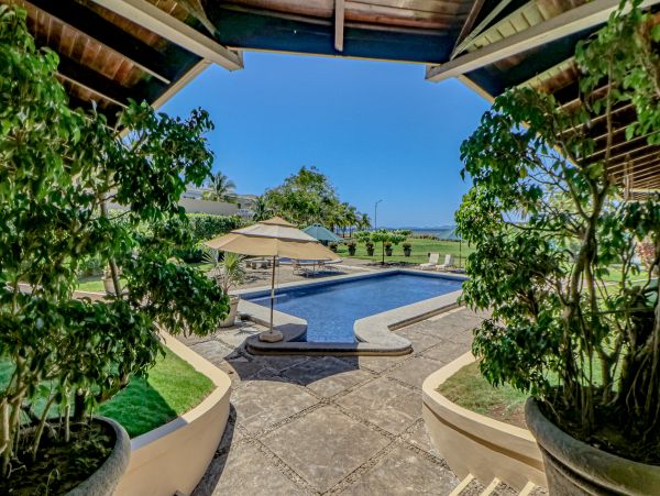 Coastal Estate with 6 Bedrooms & 2 Pools in Puntarenas