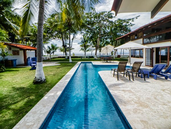 Wonderful Beachfront 2 Bedroom Home Sleeps 6
