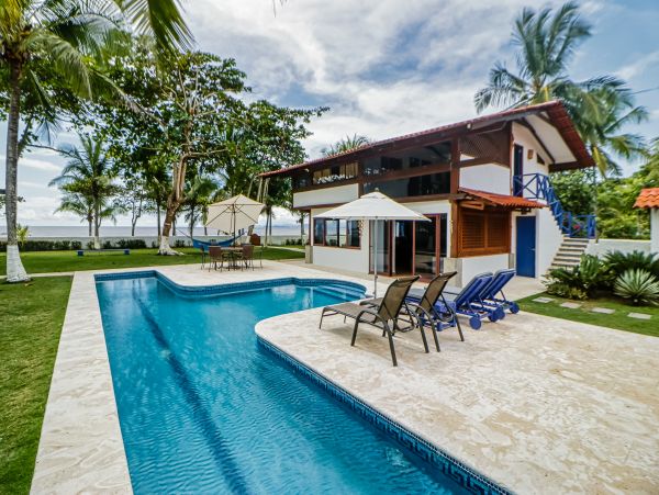 Wonderful Beachfront 2 Bedroom Home Sleeps 6