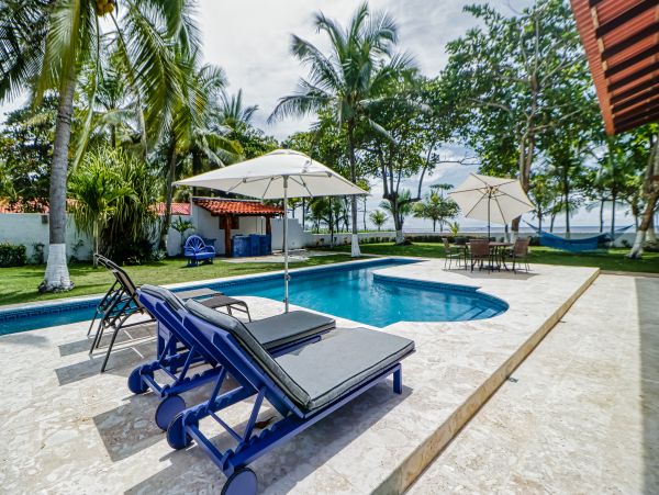 Wonderful Beachfront 2 Bedroom Home Sleeps 6