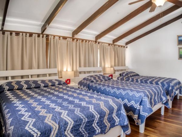 Wonderful Beachfront 2 Bedroom Home Sleeps 6
