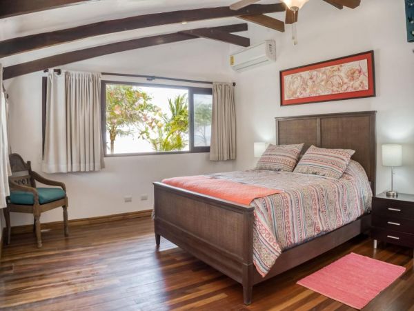 Wonderful Beachfront 2 Bedroom Home Sleeps 6