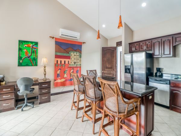 Jaco Condo 1021189