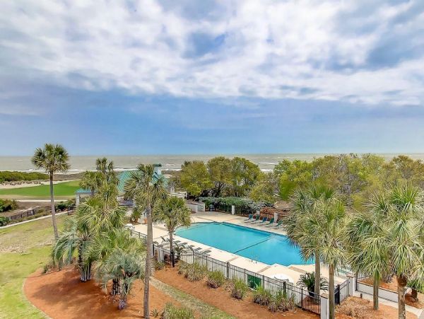Charming Isle of Palms 4 Bedroom Vacation Home