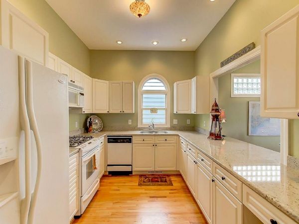 Charming Isle of Palms 4 Bedroom Vacation Home