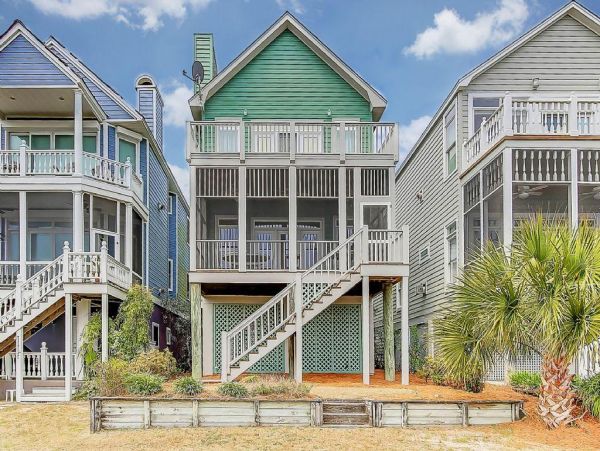 Charming Isle of Palms 4 Bedroom Vacation Home