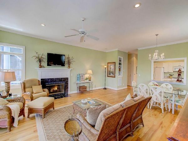 Charming Isle of Palms 4 Bedroom Vacation Home
