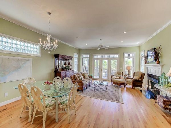 Charming Isle of Palms 4 Bedroom Vacation Home
