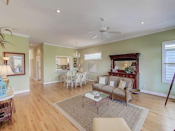 Charming Isle of Palms 4 Bedroom Vacation Home