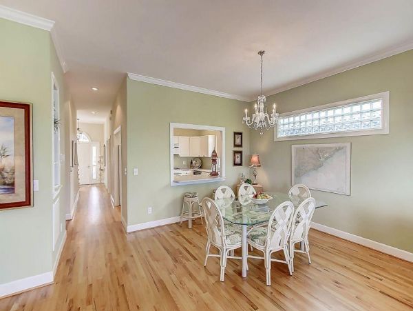 Charming Isle of Palms 4 Bedroom Vacation Home