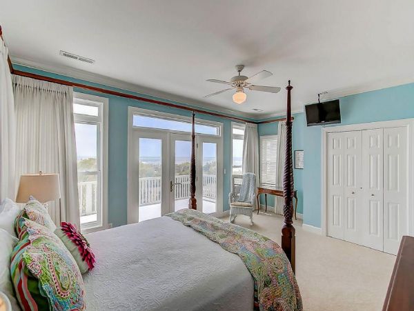 Charming Isle of Palms 4 Bedroom Vacation Home
