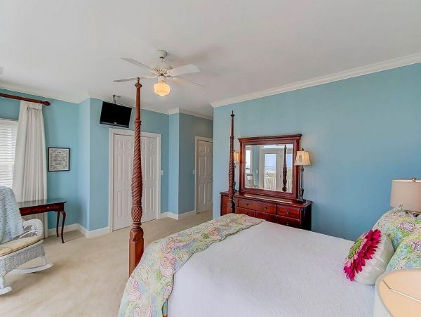 Charming Isle of Palms 4 Bedroom Vacation Home