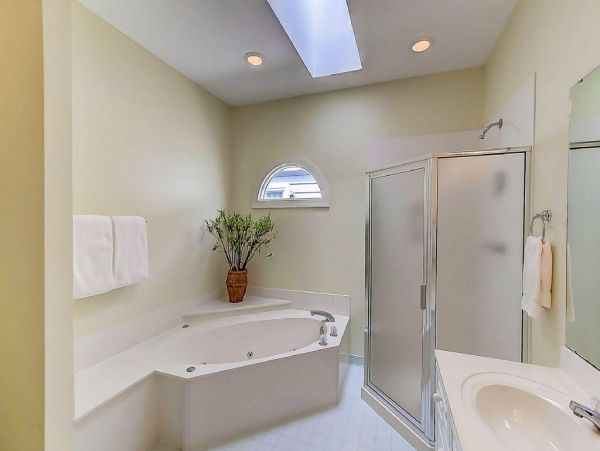 Charming Isle of Palms 4 Bedroom Vacation Home