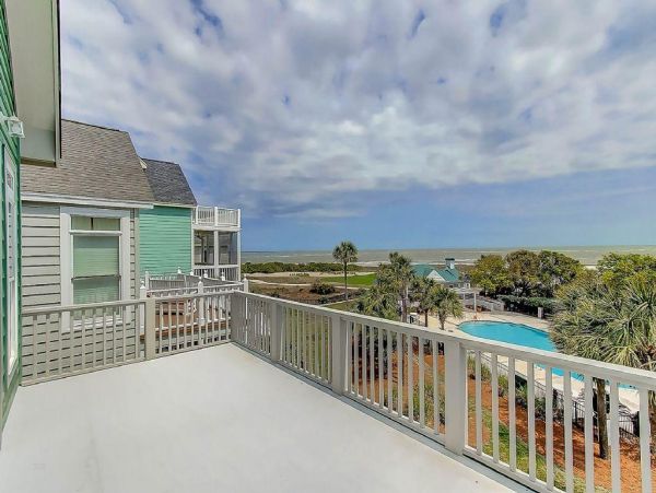Charming Isle of Palms 4 Bedroom Vacation Home