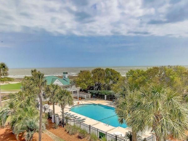 Charming Isle of Palms 4 Bedroom Vacation Home