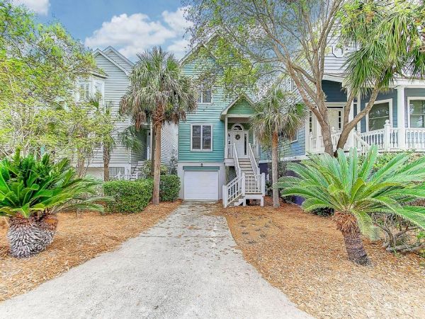 Charming Isle of Palms 4 Bedroom Vacation Home
