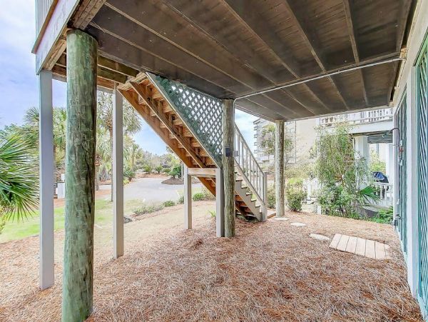 Charming Isle of Palms 4 Bedroom Vacation Home