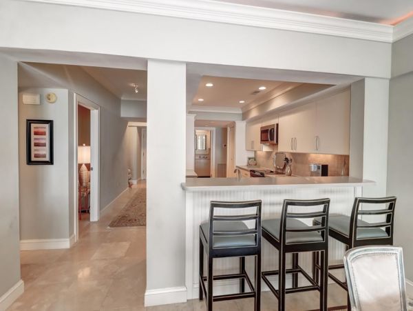 Oceanfront Luxury Vacation Condo in Isle of Palms Sleeps 6