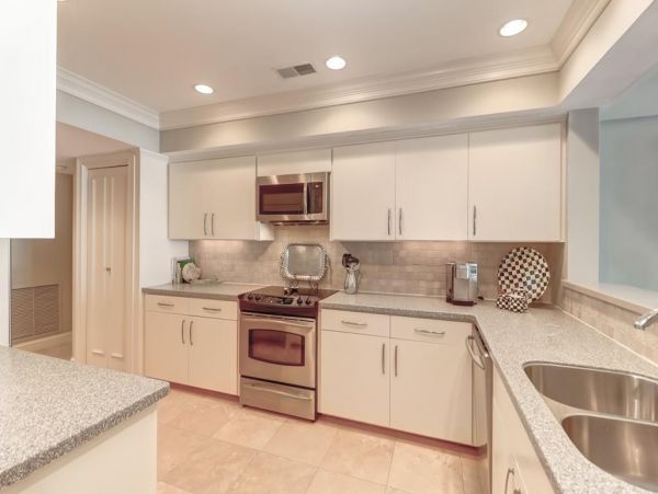 Oceanfront Luxury Vacation Condo in Isle of Palms Sleeps 6