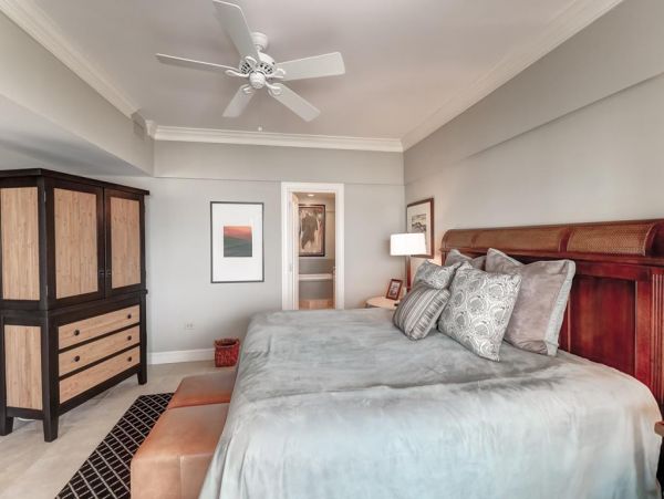 Oceanfront Luxury Vacation Condo in Isle of Palms Sleeps 6