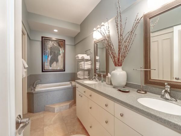 Oceanfront Luxury Vacation Condo in Isle of Palms Sleeps 6