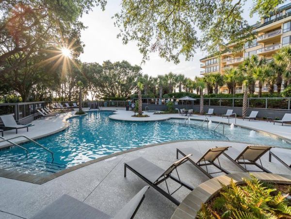 Oceanfront Luxury Vacation Condo in Isle of Palms Sleeps 6