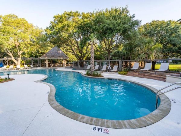 Oceanfront Luxury Vacation Condo in Isle of Palms Sleeps 6