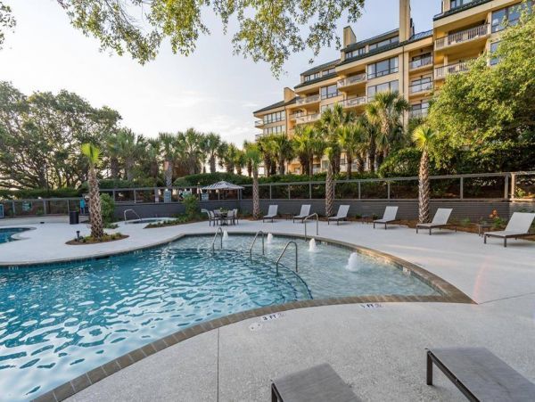 Oceanfront Luxury Vacation Condo in Isle of Palms Sleeps 6