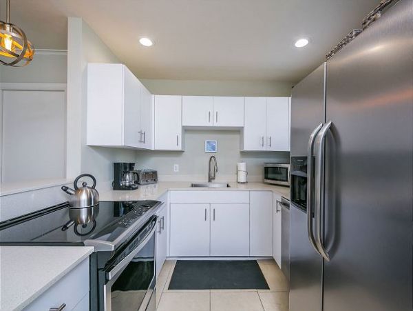 Two Bedroom Rental Just a Block from Sugar White-Sands in Holmes Beach