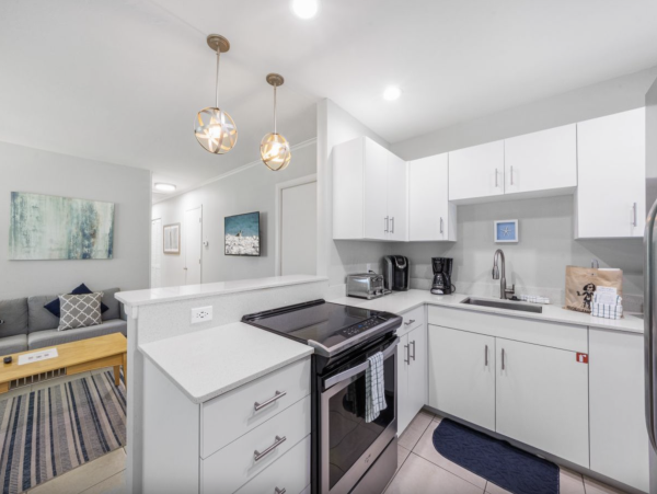 Two Bedroom Rental Just a Block from Sugar White-Sands in Holmes Beach