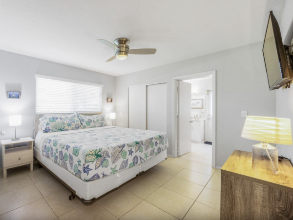 Two Bedroom Rental Just a Block from Sugar White-Sands in Holmes Beach
