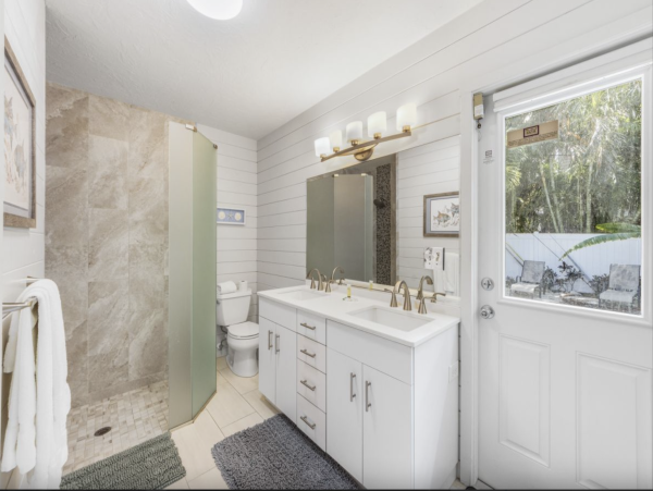 Two Bedroom Rental Just a Block from Sugar White-Sands in Holmes Beach